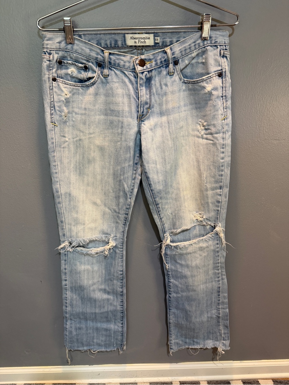 ABERCROMBIE & FITCH EMMA DESTROYED JEANS SZ 6R